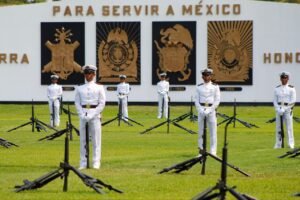 JURAN BANDERA 418 CADETES DE LA HENM, EN EL 111 ANIV. DE LA DEFENSA DE VER.
